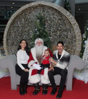 Cherie Jimenez Instagram - Phoenix’s first time meeting “Santa” I must say I was impressed with the Santa at The Westchester Mall 🪄🎅🏻Thank you Gigi ♥️🎄