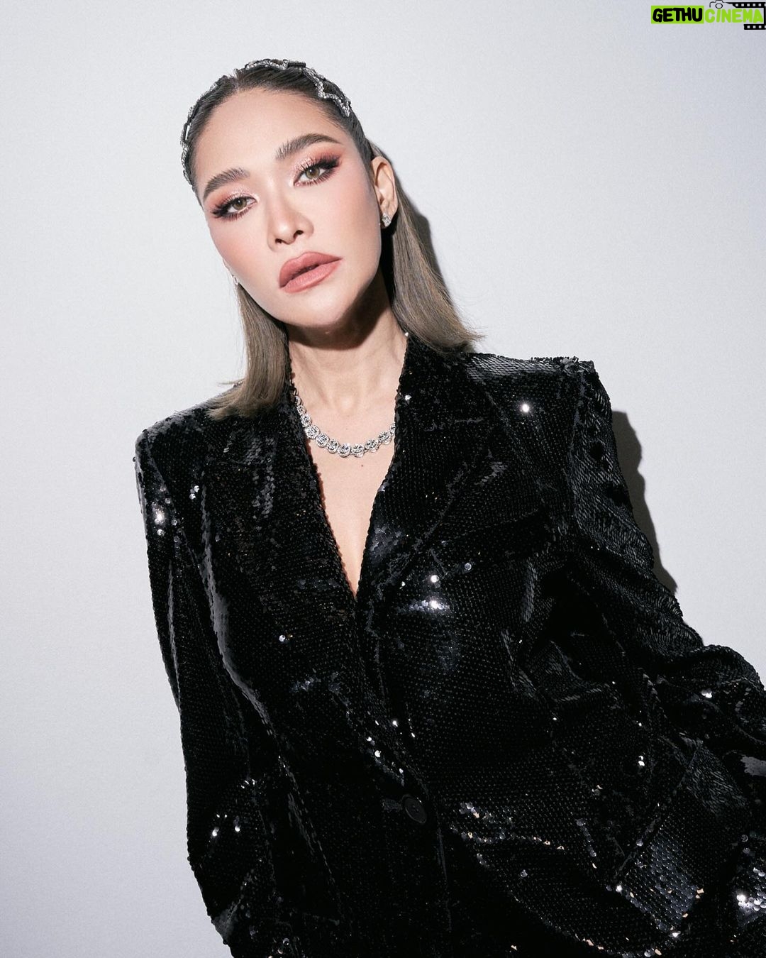 Chermarn Boonyasak Instagram - ⭐️🖤🍒⭐️🖤🍒⭐️🖤🍒⭐️🖤 Bangkok, Thailand