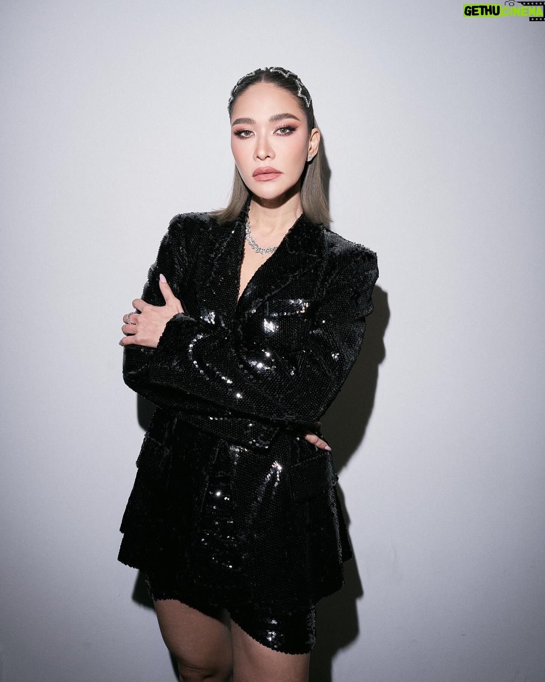 Chermarn Boonyasak Instagram - ⭐️🖤🍒⭐️🖤🍒⭐️🖤🍒⭐️🖤 Bangkok, Thailand