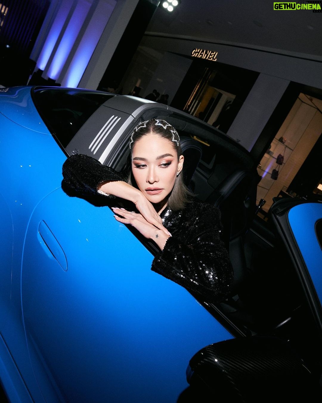 Chermarn Boonyasak Instagram - B Autohaus เปิด Pop Up Gallery นิทรรศการแสดงภาพถ่ายรถคู่ใจ ที่ถูกถ่ายทอดโดยช่างภาพชื่อดัง คุณพจน์ Sixtysix งานนี้ก็ได้รวบรวมรถรุ่นหายากและไฮไลท์สำคัญ Porsche รุ่น Limited 911 Sport Classic และ The New Cayenne รุ่นใหม่ล่าสุดที่จัดแสดงเป็นที่แรก!! รวมไปถึง Exotic Car ที่มีมูลค่าสูงสุดของ B Autohaus และอื่นๆ อีกมากมาย จัดแสดงตั้งแต่วันนี้ - 19 พ.ย. 66 เซ็นทรัลเอ็มบาสซี่ #BAutohaus #BAutohausDrivingDreams Bangkok, Thailand