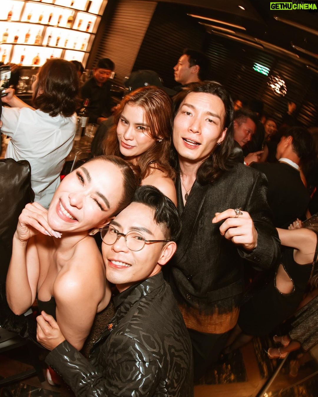 Chermarn Boonyasak Instagram - ขอลงต่ออีกนิดนะ 😋 @deanesdynasty #hbogo #deansdynasty Bangkok, Thailand