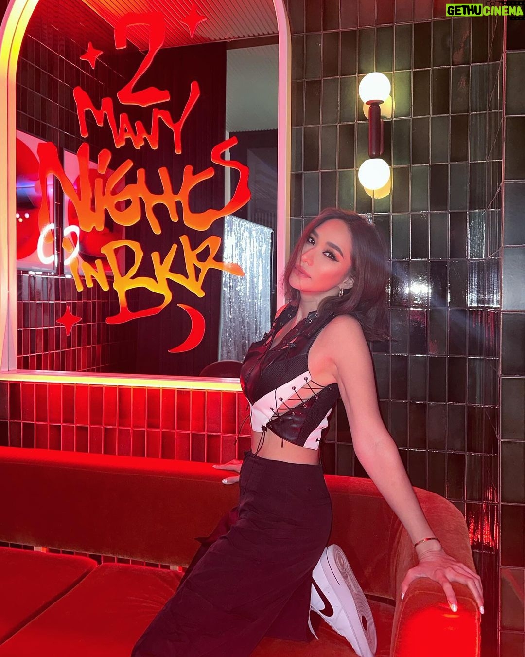 Chermarn Boonyasak Instagram - ลำบากหน่อยนะ ไอ้เรามันก็เป็นคนคลั่งรักซะด้วย ❤️🔥🦭🦭❤️🔥 #2manynightsinbkk Bangkok, Thailand