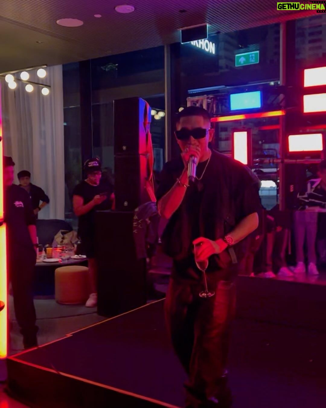 Chermarn Boonyasak Instagram - ลำบากหน่อยนะ ไอ้เรามันก็เป็นคนคลั่งรักซะด้วย ❤️🔥🦭🦭❤️🔥 #2manynightsinbkk Bangkok, Thailand