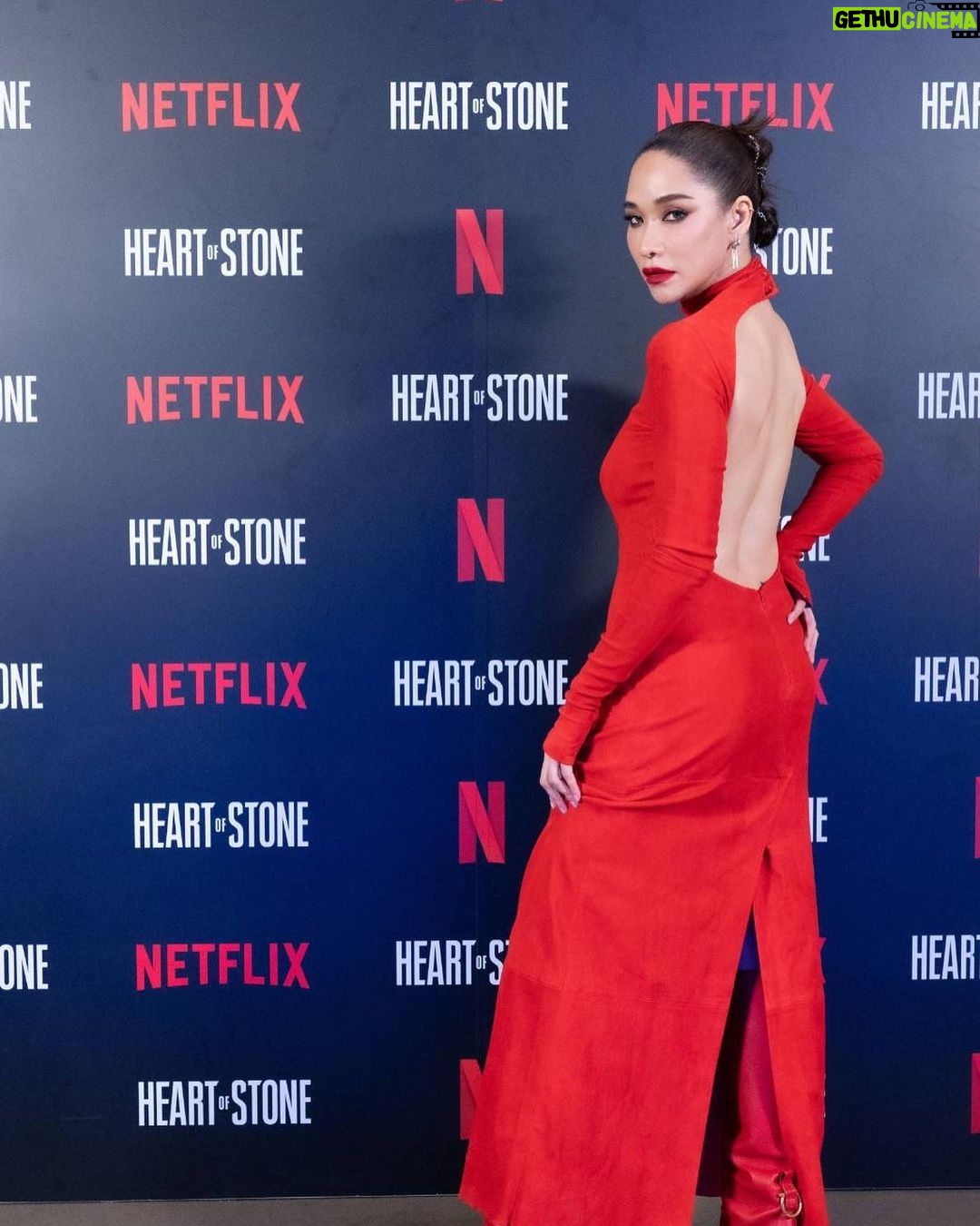 Chermarn Boonyasak Instagram - มันส์แค่ไหนตามไปชม Heart of Stone ❤️🔥❤️🔥❤️🔥❤️🔥❤️🔥11 ส.ค.นี้ทาง Netflix พร้อมกันน้า #HeartOfStone #เดี๋ยวแม่จะบู๊ให้ดู #NetflixTH