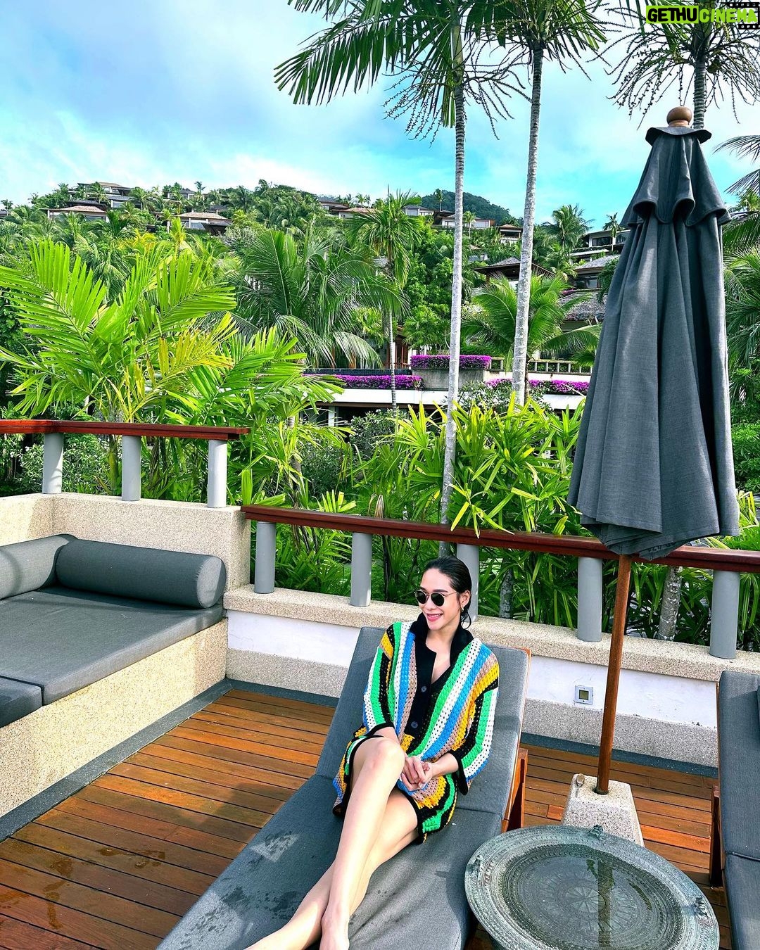 Chermarn Boonyasak Instagram - Sunset + Beach + Food + Twopee = Perfection 😊🦀🥂🐙🐠🌊🌴. @andararesort Thank u for such a warm welcome ka. 🦭🦭 Phuket, Thailand