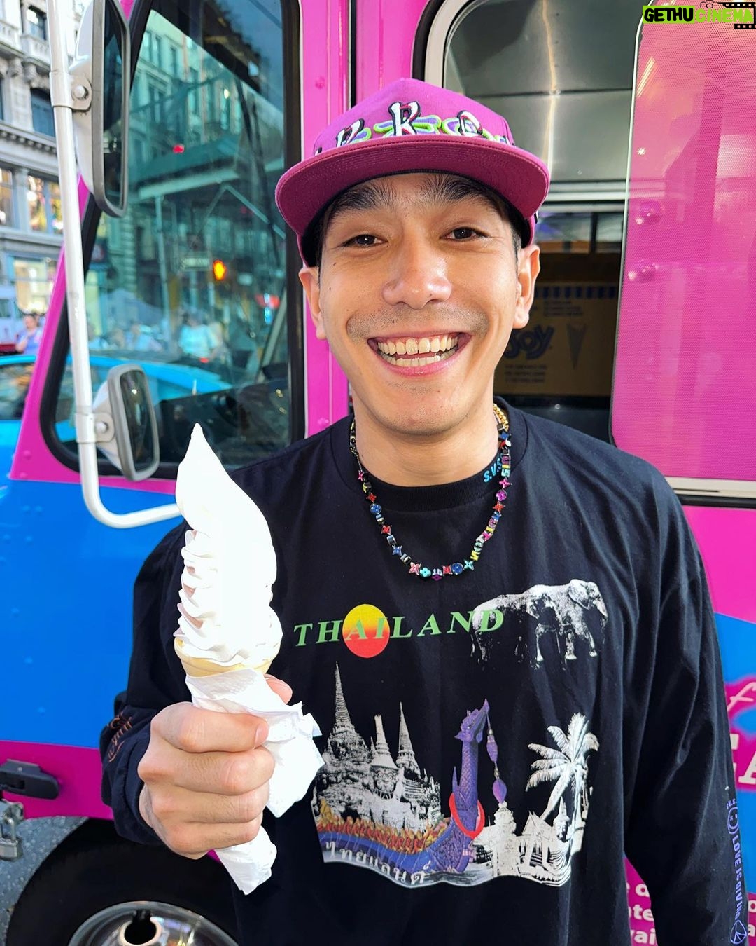 Chermarn Boonyasak Instagram - กินติมกัน 🥳🩷 New-York City