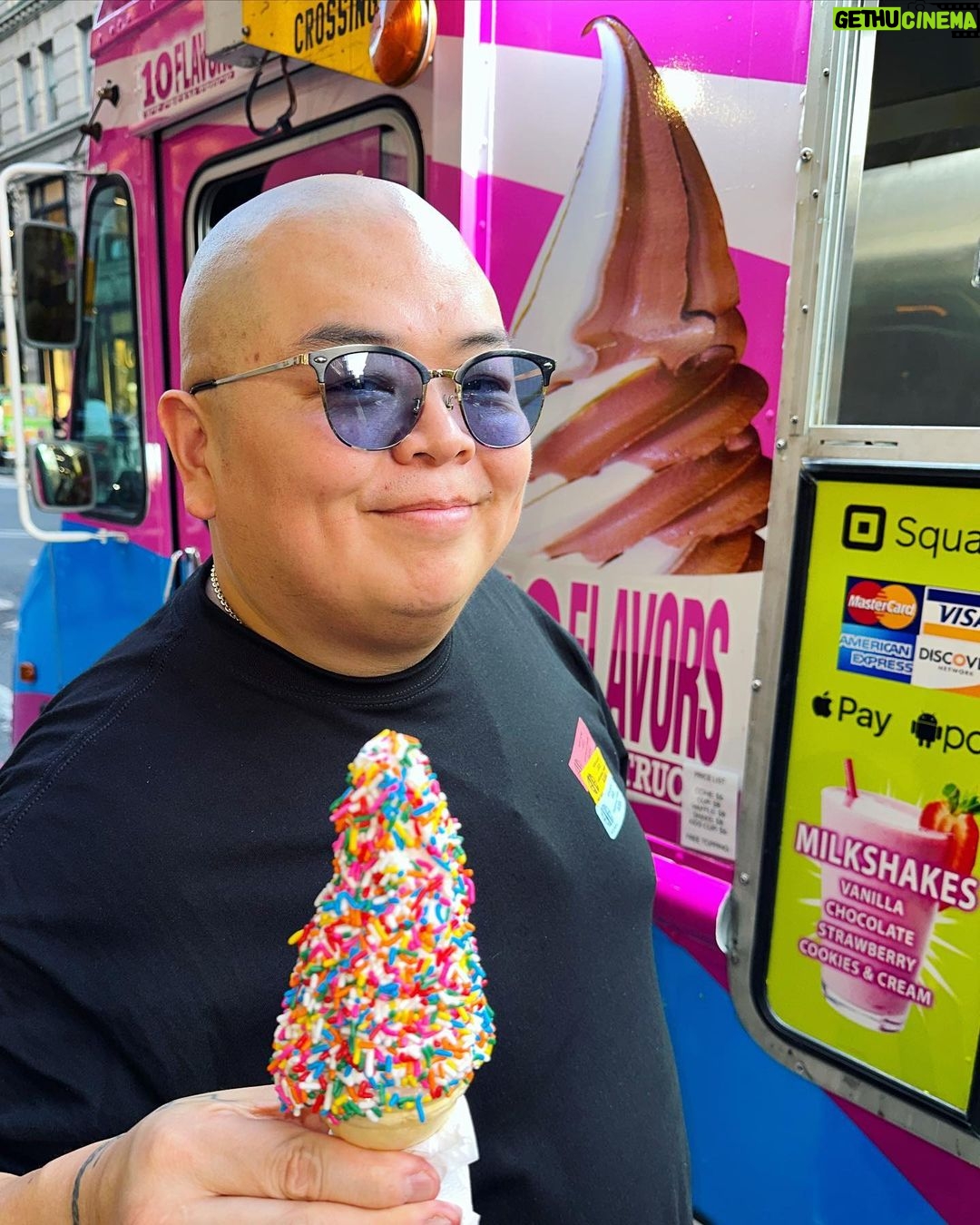 Chermarn Boonyasak Instagram - กินติมกัน 🥳🩷 New-York City