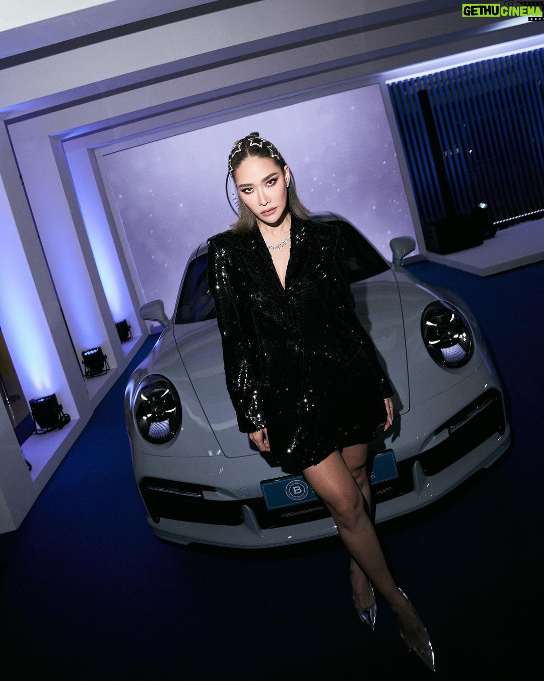 Chermarn Boonyasak Instagram - B Autohaus เปิด Pop Up Gallery นิทรรศการแสดงภาพถ่ายรถคู่ใจ ที่ถูกถ่ายทอดโดยช่างภาพชื่อดัง คุณพจน์ Sixtysix งานนี้ก็ได้รวบรวมรถรุ่นหายากและไฮไลท์สำคัญ Porsche รุ่น Limited 911 Sport Classic และ The New Cayenne รุ่นใหม่ล่าสุดที่จัดแสดงเป็นที่แรก!! รวมไปถึง Exotic Car ที่มีมูลค่าสูงสุดของ B Autohaus และอื่นๆ อีกมากมาย จัดแสดงตั้งแต่วันนี้ - 19 พ.ย. 66 เซ็นทรัลเอ็มบาสซี่ #BAutohaus #BAutohausDrivingDreams Bangkok, Thailand