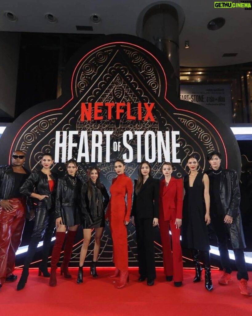 Chermarn Boonyasak Instagram - มันส์แค่ไหนตามไปชม Heart of Stone ❤️‍🔥❤️‍🔥❤️‍🔥❤️‍🔥❤️‍🔥11 ส.ค.นี้ทาง Netflix พร้อมกันน้า #HeartOfStone #เดี๋ยวแม่จะบู๊ให้ดู #NetflixTH