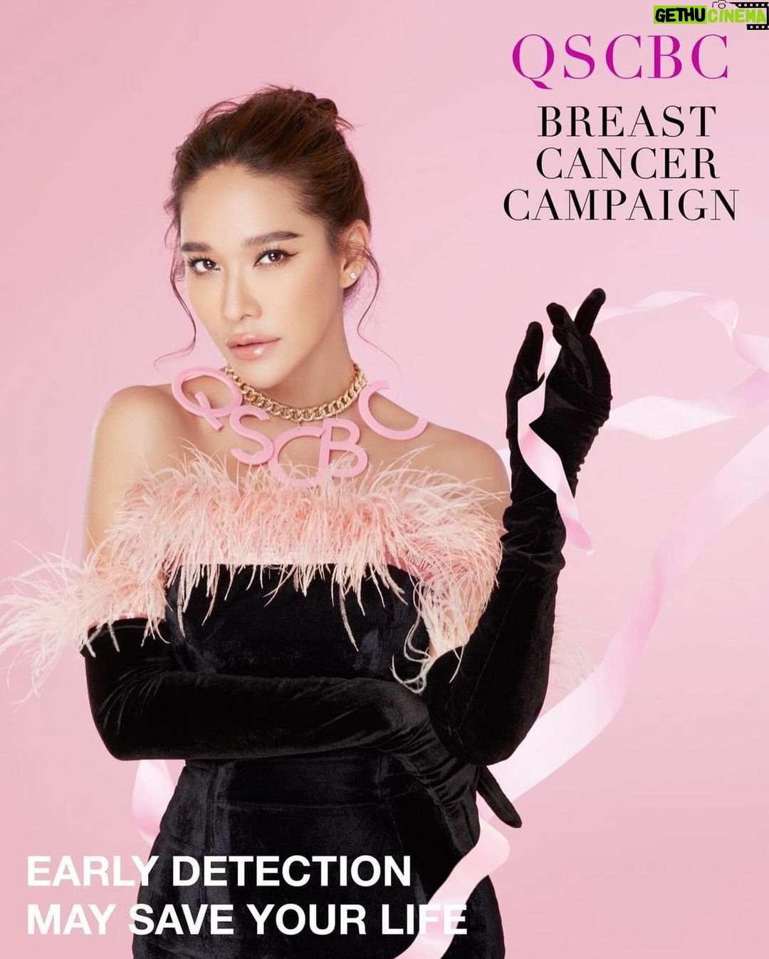 Chermarn Boonyasak Instagram - กิจกรรมรณรงค์ต้านภัยมะเร็งเต้านมของ ศูนย์สิริกิติ์บรมราชินีนาถ (เพื่อโรคมะเร็งเต้านม) ปี 2565 ร่วมสมทบทุนบริจาคเงินให้แก่ผู้ป่วยที่ต้องต่อสู้กับโรคมะเร็งเต้านม และโครงการตรวจคัดกรองมะเร็งเต้านมของสตรีในชุมชนแออัด และโครงการอื่นๆ อาทิเช่น 1. โครงการ งานวิจัย : ซึ่งเป็นโครงการที่ประสบความสำเร็จ เป็นที่แรกของโลก 2. โครงการ บ้านพิงพัก : ศูนย์ดูแลผู้ป่วยมะเร็งเต้านมระยะสุดท้ายแก่ผู้ยากไร้ โดยไม่แสวงหาผลกำไร โดยทุกท่านสามารถร่วมสนับสนุนโครงการของเราทั้งหมดได้ที่ ชื่อบัญชี : มูลนิธิศูนย์มะเร็งเต้านมเฉลิมพระเกียรติ ธนาคาร : ไทยพาณิชย์ เลขที่บัญชี : 045-4-924050 #PINKforQSCBC #qscbcfoundation Website: www.qscbcfoundation.org Instagram: @qscbcfoundation @amatyai #amatphoto Bangkok, Thailand