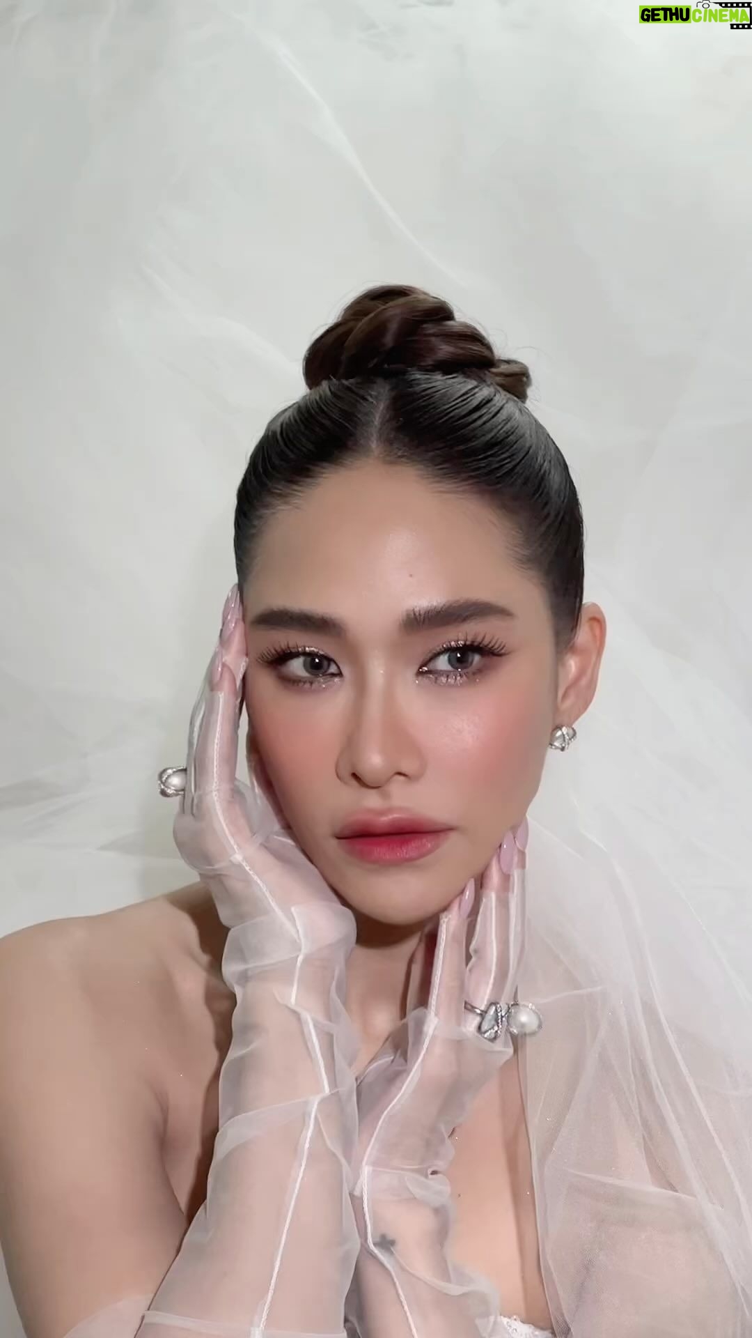 Chermarn Boonyasak Instagram - ขอหวานๆวันนึงนะ ให้โลกมันรู้ไปเลยว่าเราก็หวานเป็นนะ @pom_vinij @james_hairstylist @matarastudio Bangkok, Thailand