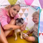 Chiara Ferragni Instagram – Tutto quello che volevo dirti te l’ho detto all’orecchio in questi giorni, ma tanto tu già sapevi tutto.
In questi tredici anni insieme sei stata la mia bambina ed allo stesso tempo la mia amica pronta a farmi sempre compagnia e a farmi sentire amata quando più ne avevo bisogno. Mi bastava abbracciarti e sentire il tuo profumo per sentirmi a casa perchè è proprio quello che sei stata sempre: la mia famiglia. E hai fatto anche di più, hai “creato” quella che è la nostra famiglia: eri tu “il cane di Chiara Ferragni” di quella canzone che mi ha fatto conoscere il papà nel 2016. Ci pensi se non fossi stata la mia Matildona come poteva essere diversa la mia vita? 
Quando ti ho scelta, ancora ragazzina, mai avrei pensato che avresti conosciuto i miei bambini, ed invece sei stata stupenda anche nel ruolo di “sorella maggiore”: hai regalato loro l’esperienza di amore incondizionato verso un animale che diventa famiglia. 
Ieri, dopo averti salutata per l’ultima volta ho provato a spiegare a Leo che eri andata in cielo e ci avresti sempre protetti da una nuvoletta lassù. E lui mi ha chiesto come potevamo riconoscere la nuvola perchè cosi potevamo salutarti sempre anche noi. 
Spero di averti fatto vivere una bella vita e di averti fatto sentire il mio amore ogni giorno, perchè io il tuo l’ho sentio sempre. Mi mancherà tutto di te Mati, ti saluterò ogni giorno su quella nuvoletta. 
Sarai per sempre la mia prima bimba 💖