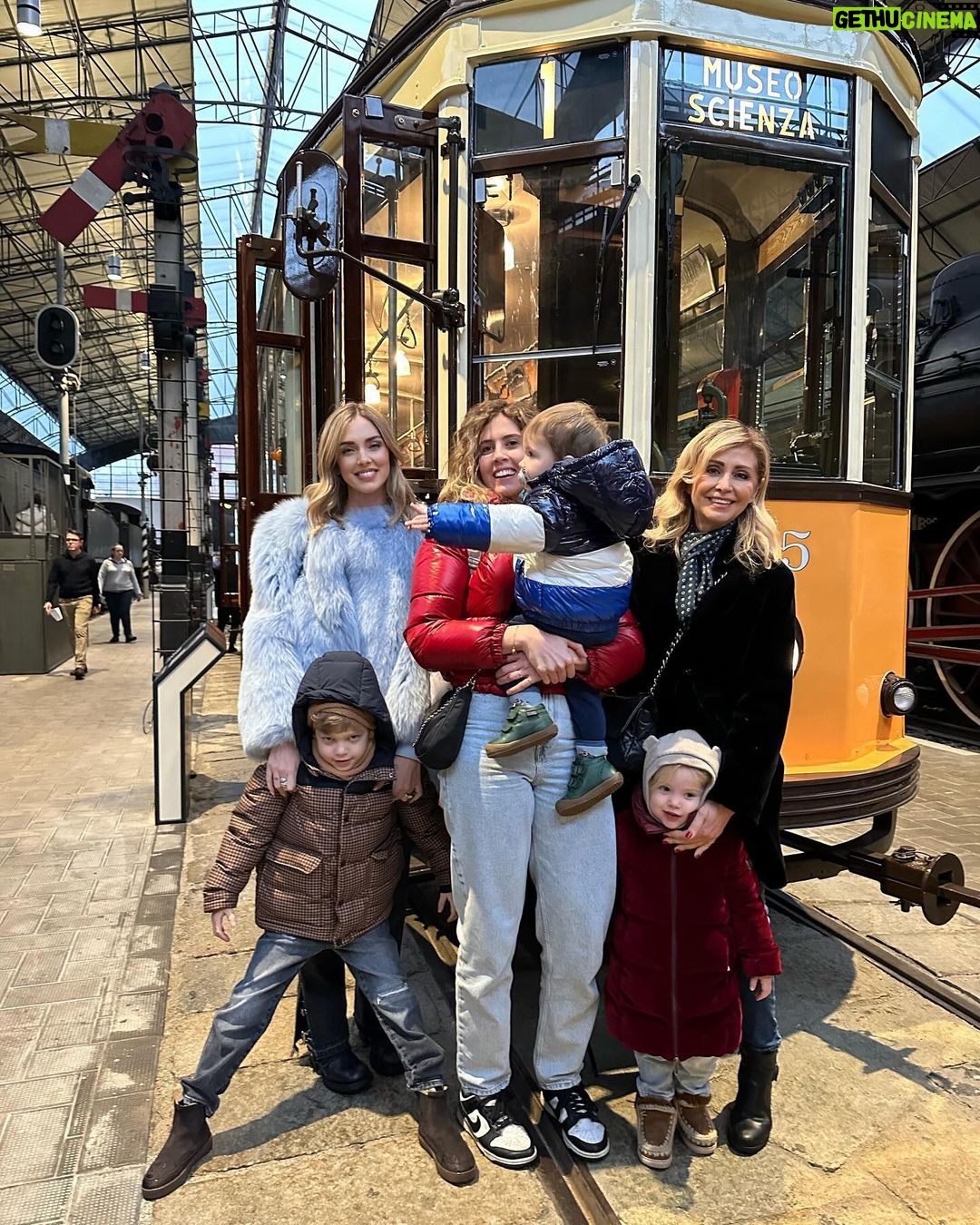 Chiara Ferragni Instagram - Thankful for them 🙏🏻 Milan, Italy