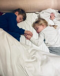 Chiara Ferragni Instagram - Last night they fell asleep like this 🙏🏻 Milan, Italy