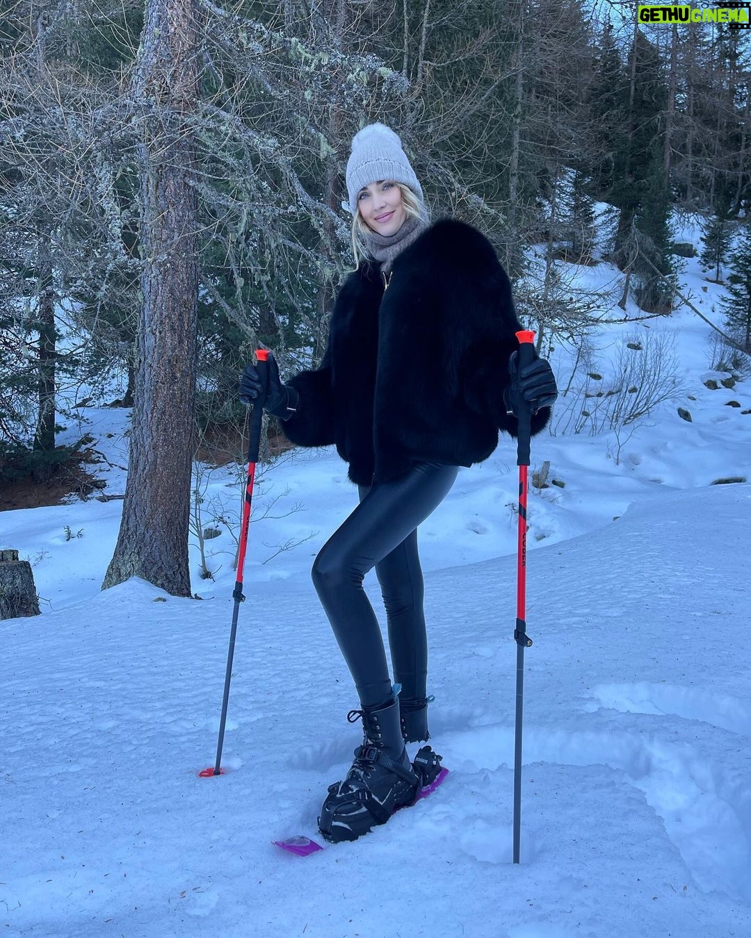 Chiara Ferragni Instagram - Spent such a beautiful weekend at @hotellerie_de_mascognaz, a dislocated hotel restored on an ancient village from 1300 in Ayas valley in the middle of nowhere 🥹 Hotellerie De Mascognaz