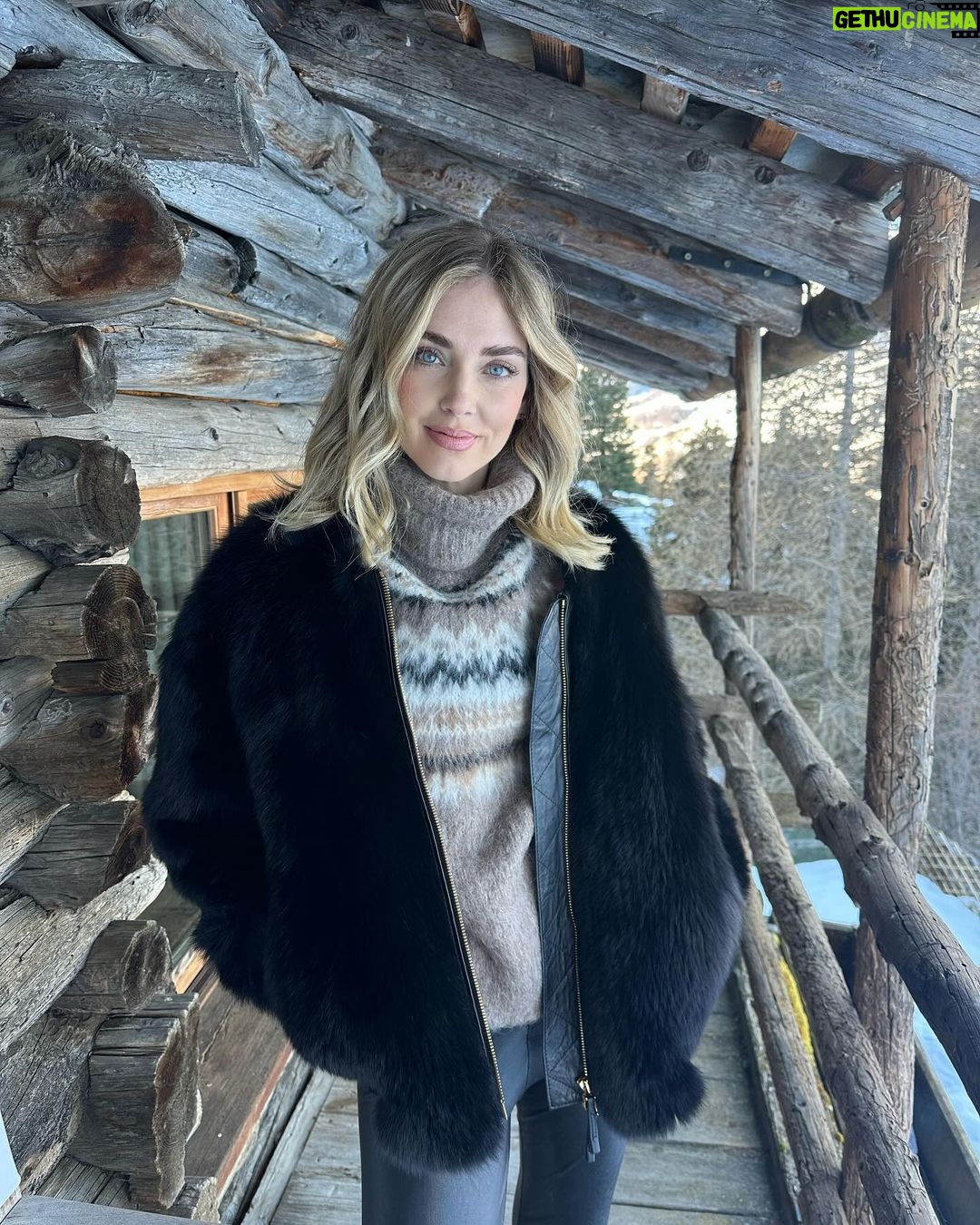 Chiara Ferragni Instagram - Spent such a beautiful weekend at @hotellerie_de_mascognaz, a dislocated hotel restored on an ancient village from 1300 in Ayas valley in the middle of nowhere 🥹 Hotellerie De Mascognaz