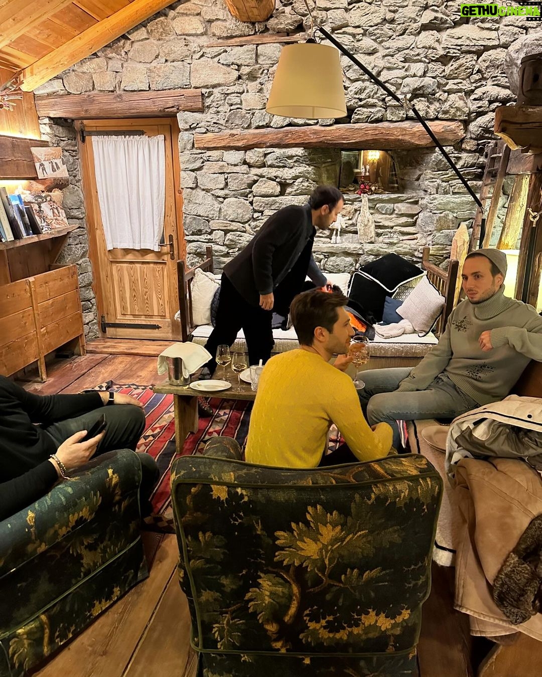 Chiara Ferragni Instagram - Spent such a beautiful weekend at @hotellerie_de_mascognaz, a dislocated hotel restored on an ancient village from 1300 in Ayas valley in the middle of nowhere 🥹 Hotellerie De Mascognaz