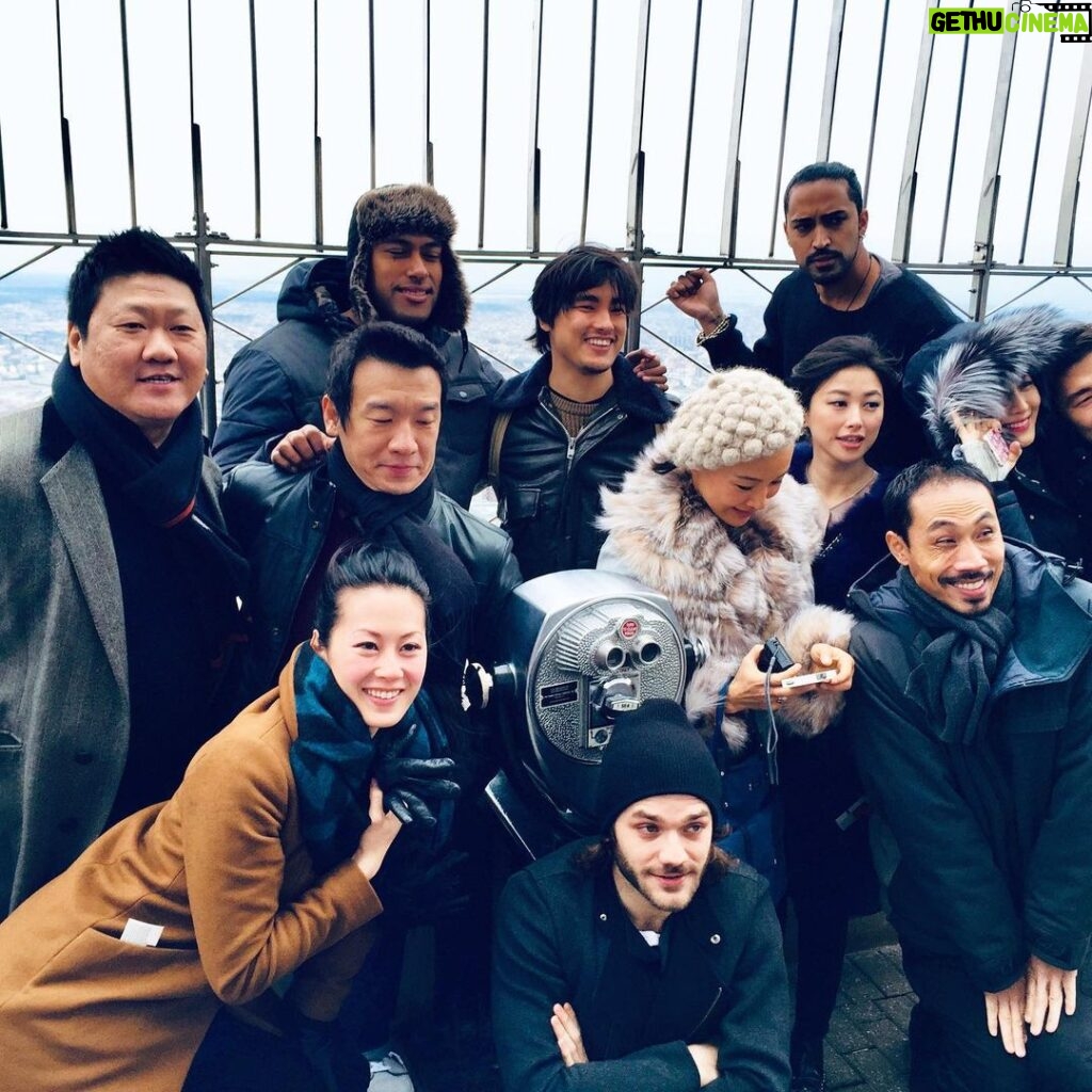 Chin Han Instagram - Marco! YOLO! #TBT 8 years ago this month for the world premiere of #marcopolo #netflix #benedictwong #lorenzorichelmy #joanchen #tomwu ##oliviacheng #ulilatukefu #remyhii #maheshjadu #claudiakim #zhuzhu #warriorsall Empire State Building, New York