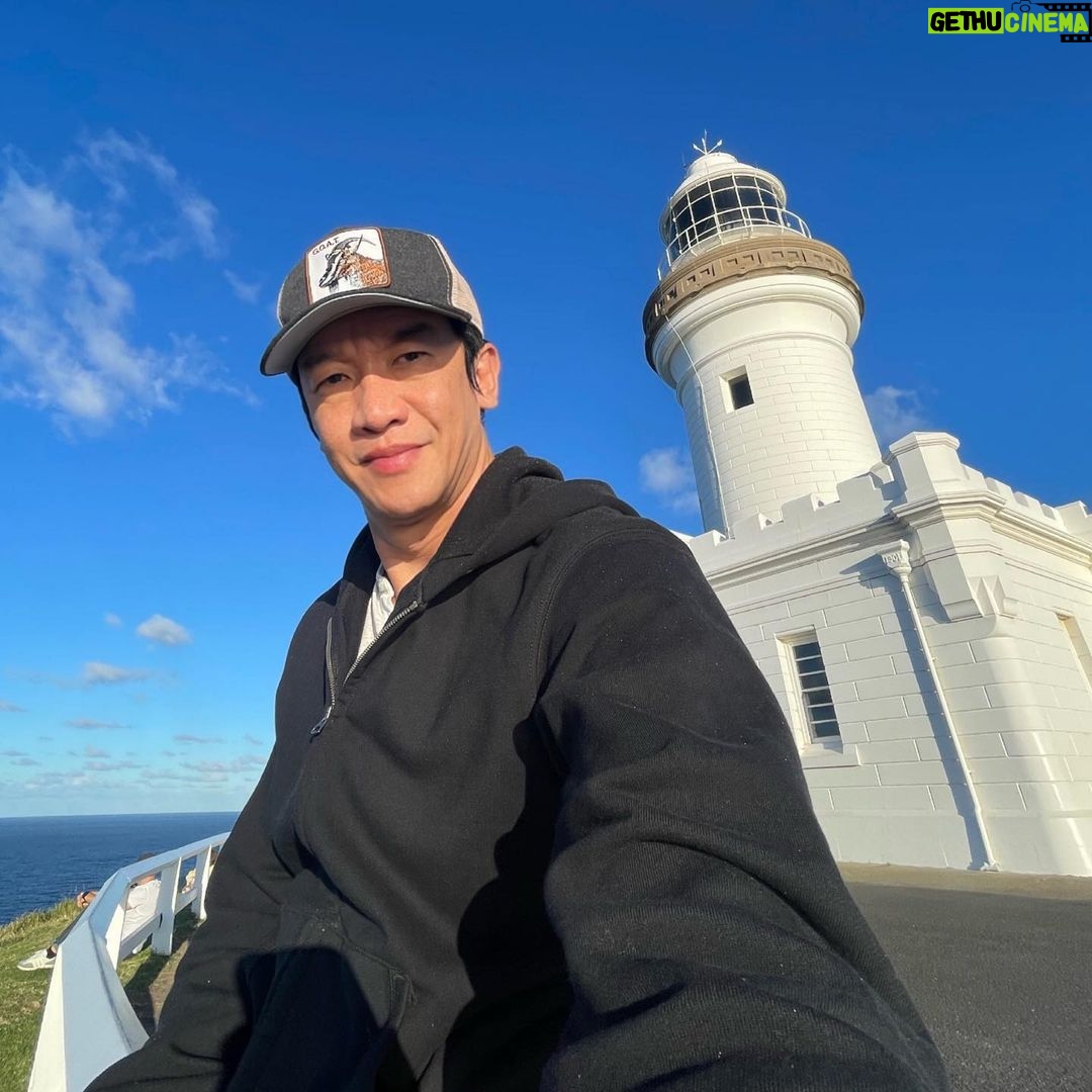 Chin Han Instagram - Light the way home friends #oceansapart #staythecourse ❤️💪 Byron Bay Lighthouse