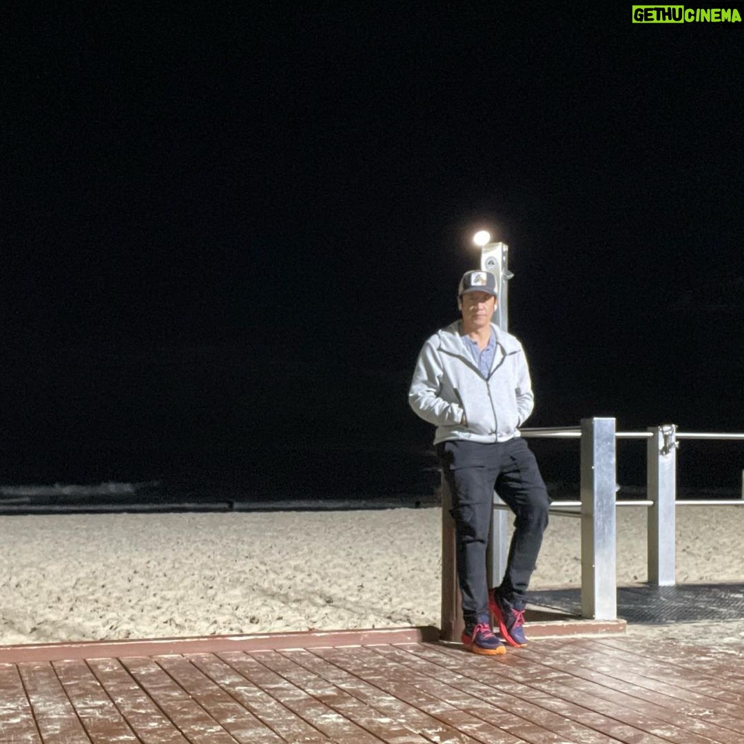 Chin Han Instagram - Time and tide waits… #haveagoodweekend ❤️ #staystrong