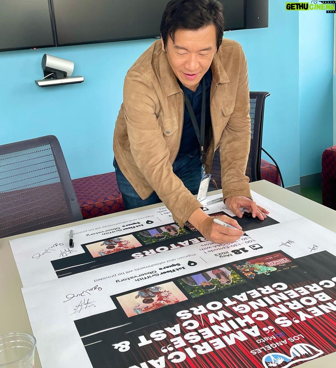 Chin Han Instagram - Signing off for the weekend, what a week it’s been #americanbornchinese #ambidextrous #haveagoodweekend people🐒