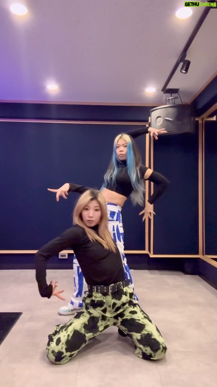 Chise Ninja Instagram - ——- 🐲CHISE NINJA ✖️ MANA🐲 ——- 🎵VULGAR @madonna @samsmith . Finally we have time to collaborate and happens!!!! We decided to create more and more 😌🤍 See you in few w us 🤪 楽しかった初コラボ🥹💙 . . #voguing#vogue#armscontrol#choreography #VULGAR #madonna #samsmith