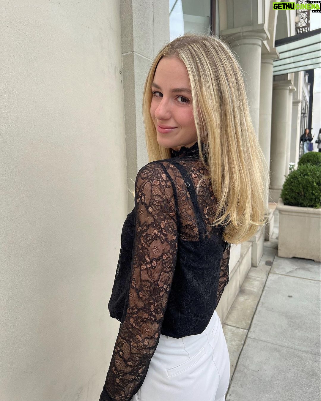 Chloe Lukasiak Instagram - Good lighting provided by June gloom 🖤