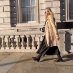 Chloe Lukasiak Instagram - (Almost) Christmas time in London ❄️ And my new favorite boots from @theory__
