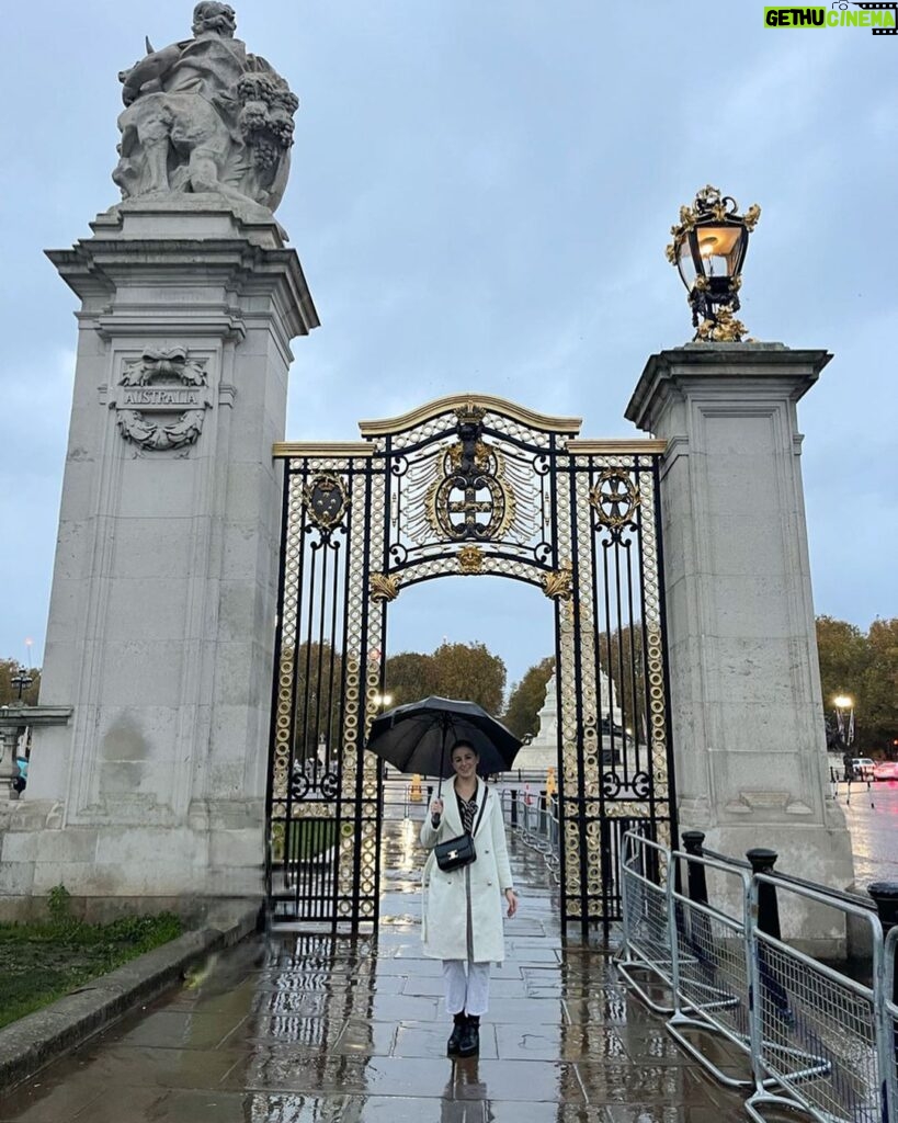 Chloe Lukasiak Instagram - Landed in London