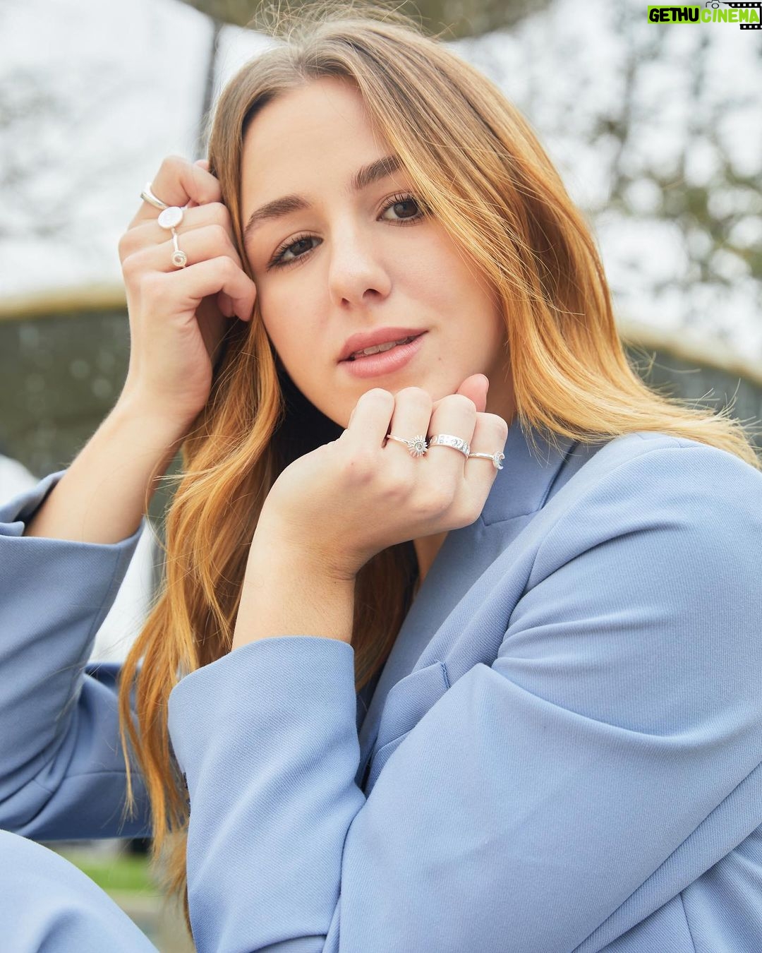 Chloe Lukasiak Instagram - Exciting news- you can still shop my jewelry collection with @evryjewels AND it’s on sale right now ✨ Link to shop is in my bio! What’s your favorite piece from the collection?
