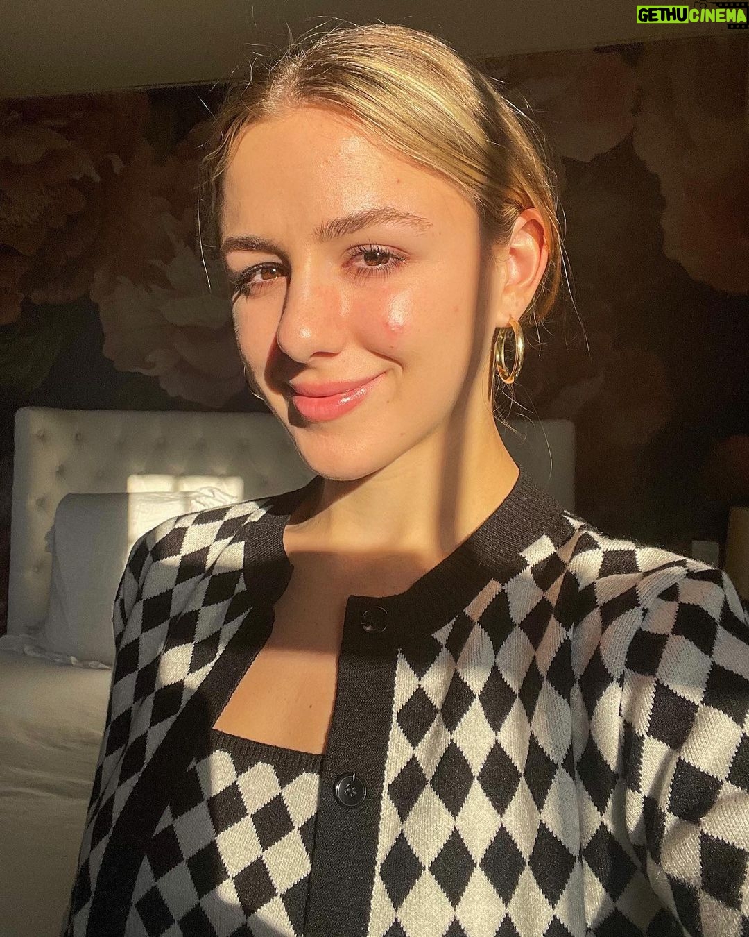 Chloe Lukasiak Instagram - Another golden hour photo ✨
