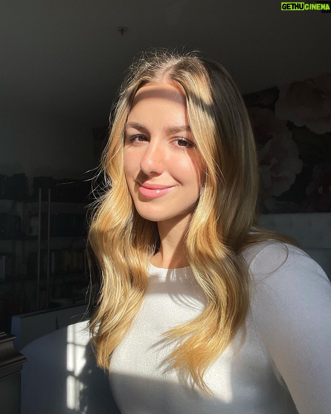Chloe Lukasiak Instagram - Feels like spring 🌷
