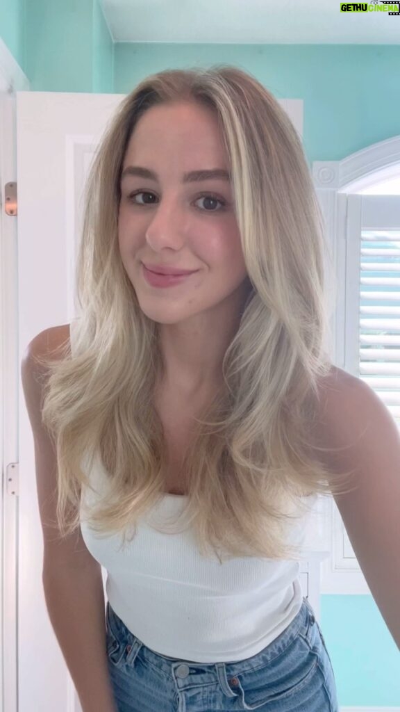 Chloe Lukasiak Instagram - Favorite way to do my hair at the moment 🤍