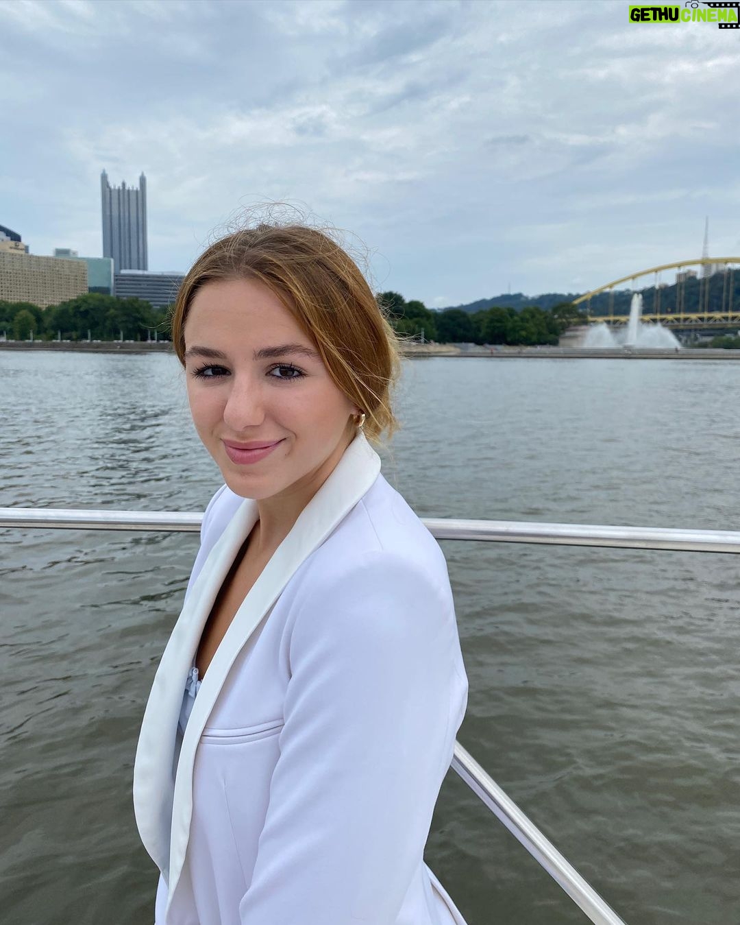 Chloe Lukasiak Instagram - Hi, Pittsburgh 🖤