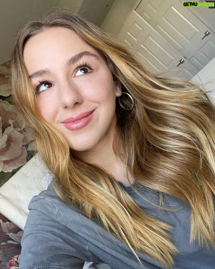 Chloe Lukasiak Instagram - I’m ready for the semester to be over. Anyone else? 🙋🏼‍♀️