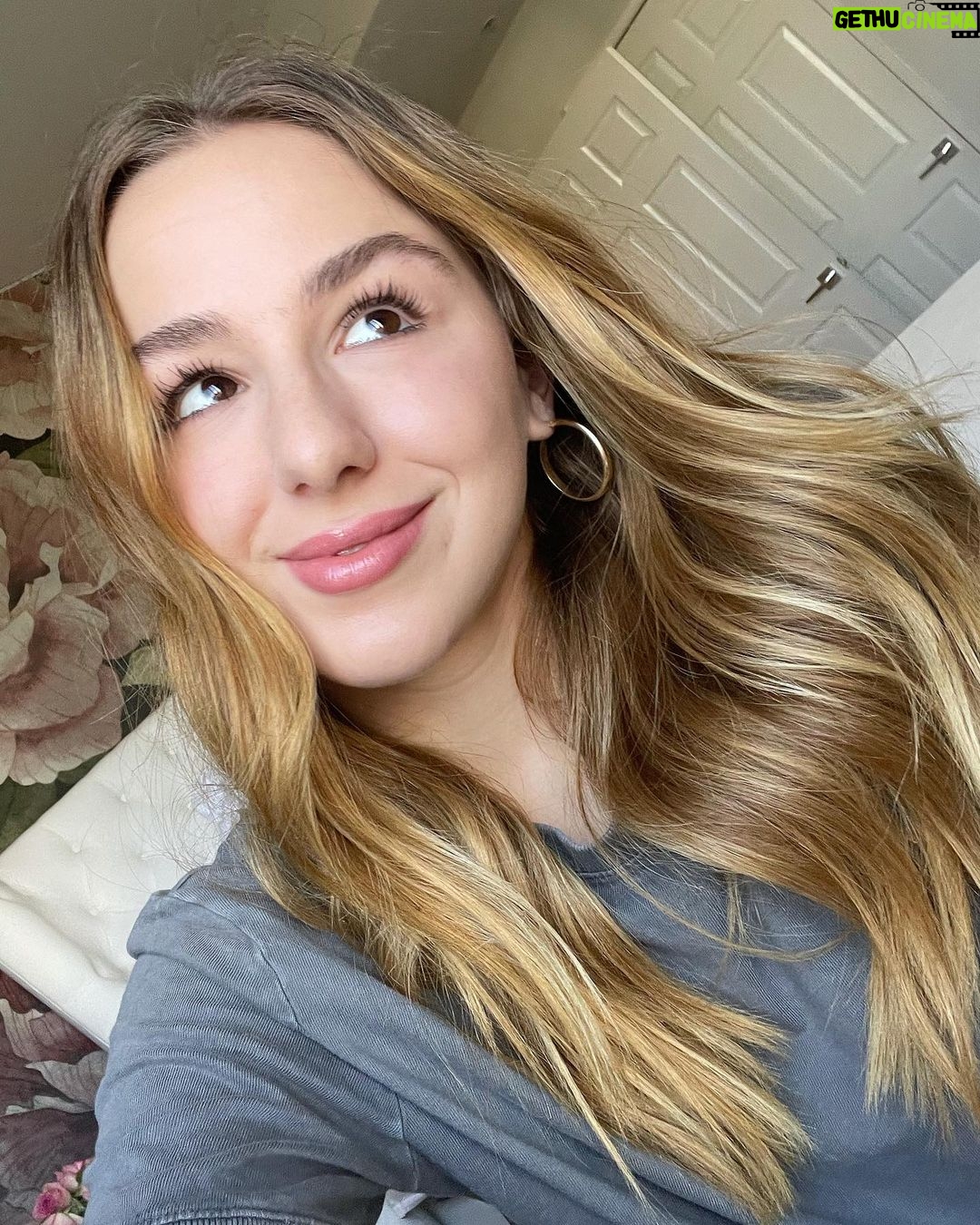 Chloe Lukasiak Instagram - Iām ready for the semester to be over. Anyone else? šš¼āāļø