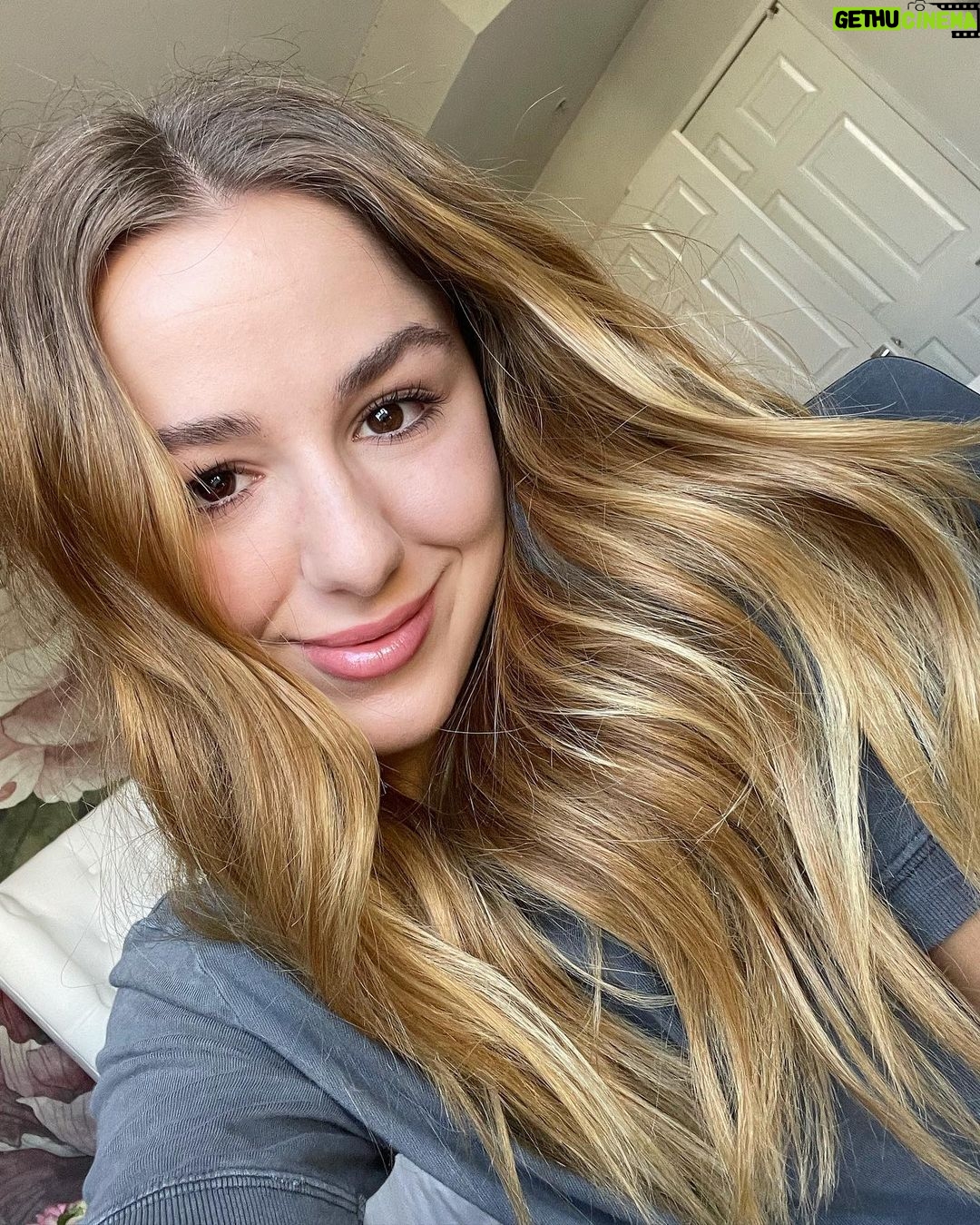 Chloe Lukasiak Instagram - Iām ready for the semester to be over. Anyone else? šš¼āāļø