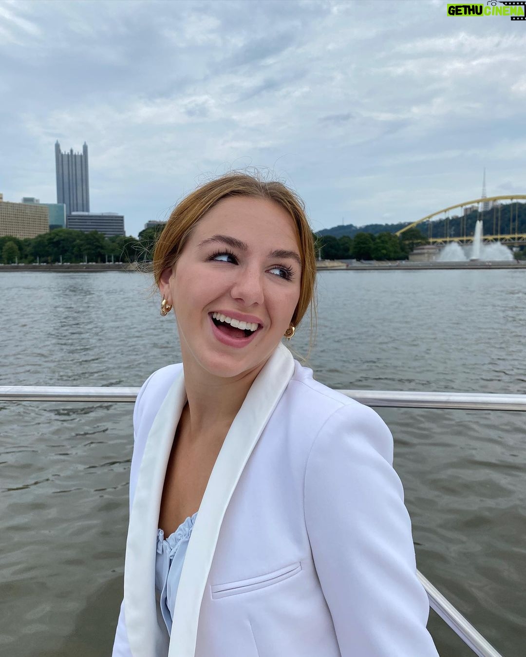 Chloe Lukasiak Instagram - Hi, Pittsburgh 🖤