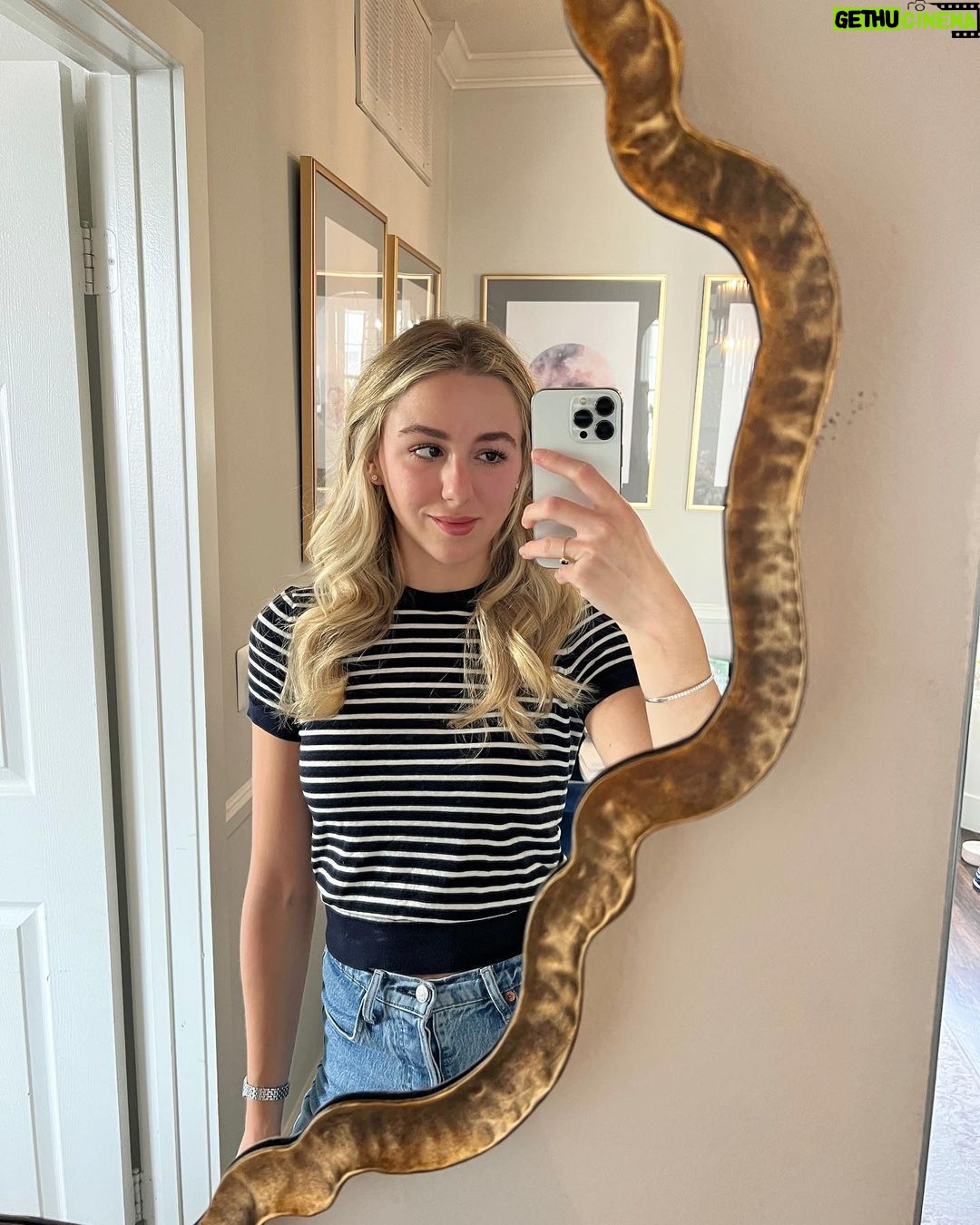 Chloe Lukasiak Instagram - finally seeing the little mermaid tonight 🫶🏻 have you seen it yet?