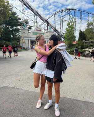 Chloe Lukasiak Instagram - Kennywood day 🎢 Went on 2 rides & ate lots of food
