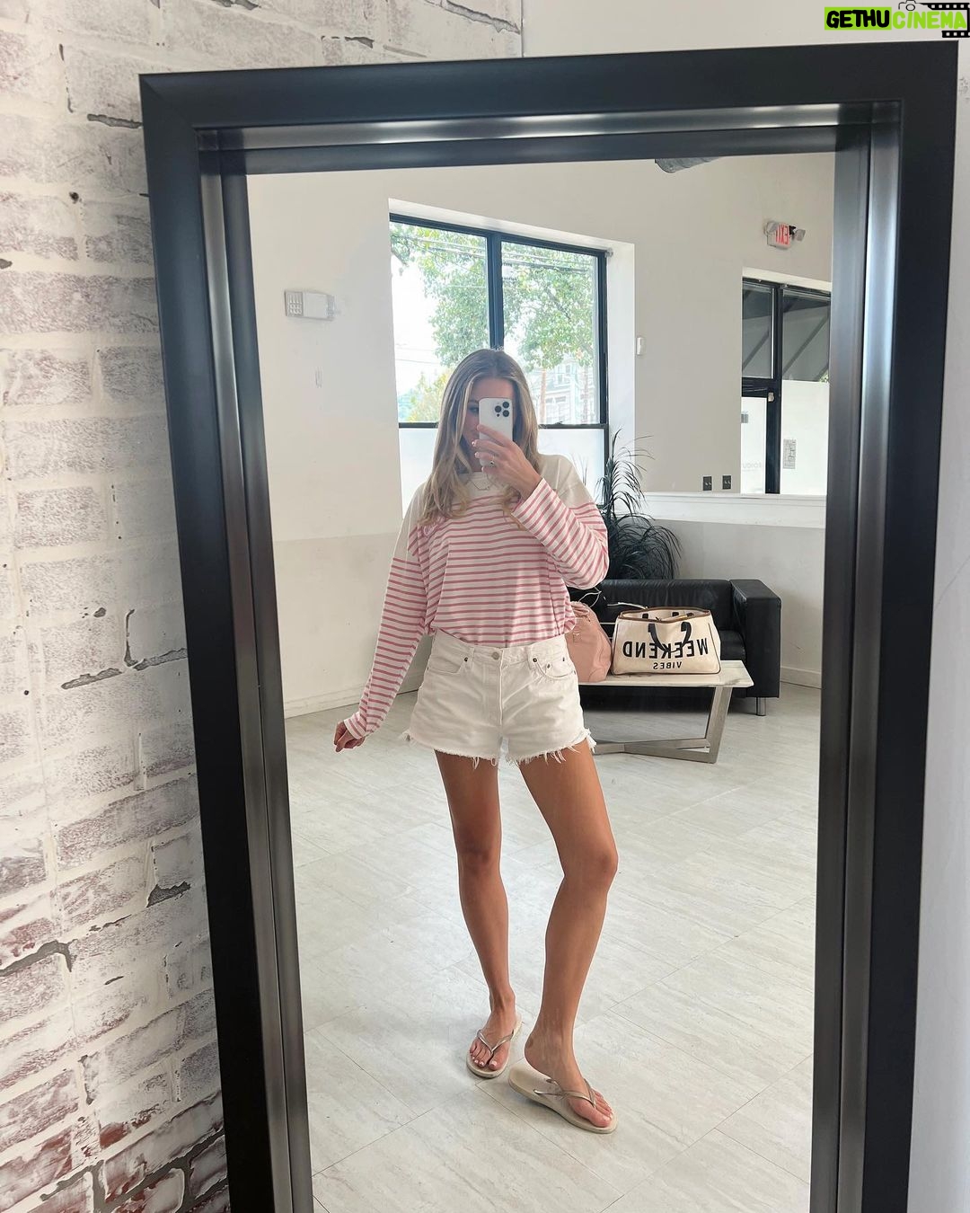 Chloe Lukasiak Instagram - Few behind the scenes from a VERY exciting shoot last week 🫢