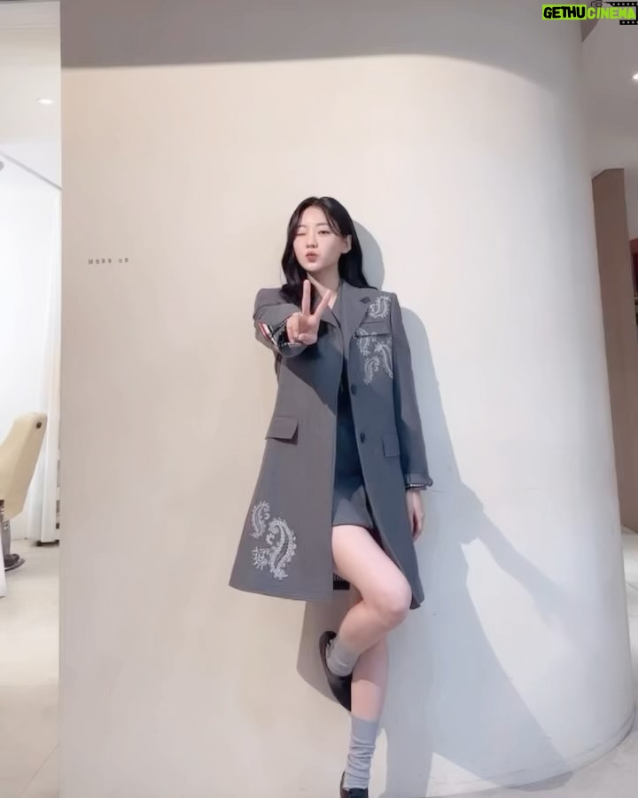 Cho Yi-hyun Instagram - boomerang