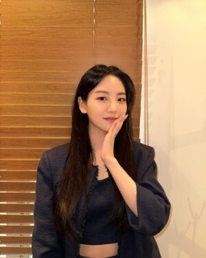 Cho Yi-hyun Instagram - 🍫🍬🍭🍩