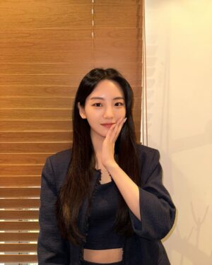 Cho Yi-hyun Instagram - 🍫🍬🍭🍩