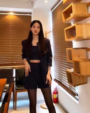 Cho Yi-hyun Instagram - 🍫🍬🍭🍩