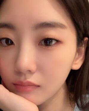 Cho Yi-hyun Instagram - 2023 첫 피드 만23살 조이현🐰