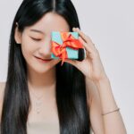 Cho Yi-hyun Instagram – Happy Holidays
with @tiffanyandco 💍
.
#Tiffanyandco #ATiffanyHoliday #TiffanyPartner #티파니앤코 #티파니홀리데이