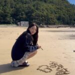 Cho Yi-hyun Instagram - 촬영 중, 쉬는 시간에 다녀온 모래사장 . 여러분!! 내가 사랑해!!💓