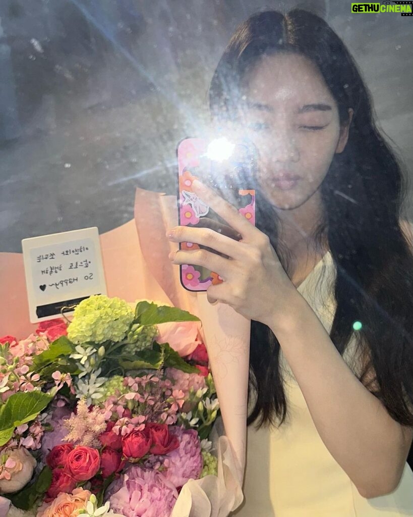 Cho Yi-hyun Instagram - 🤎🟤🟫