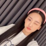 Cho Yi-hyun Instagram - 셀카를 찍어 봤습니다😬✌️ 5월이네요, 모두 몸도 마음도 건강하시길🤎